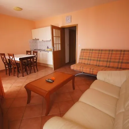 Appartement 127-4 *